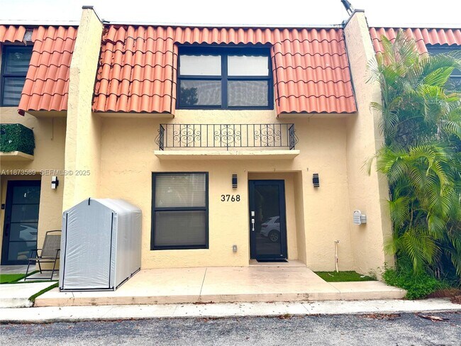 Foto del edificio - 3768 NE 167th St