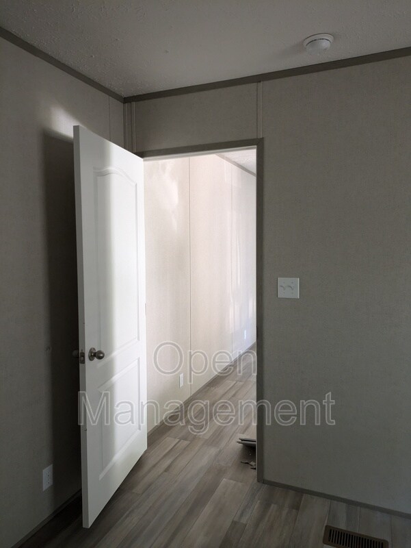 Foto del edificio - 7534 US-60