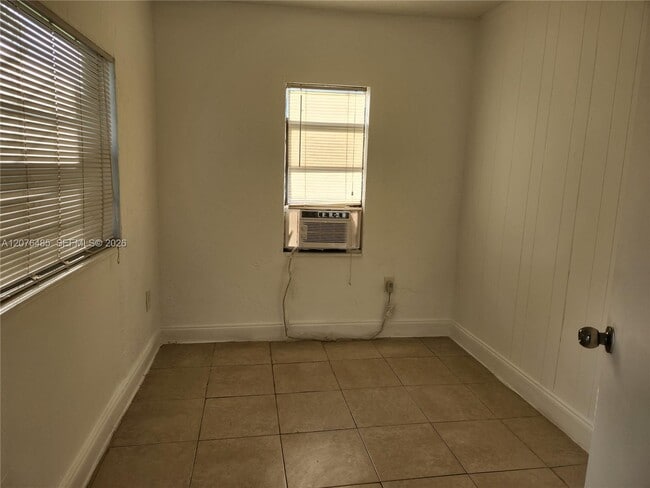 Foto del edificio - 2129 NW 44th St