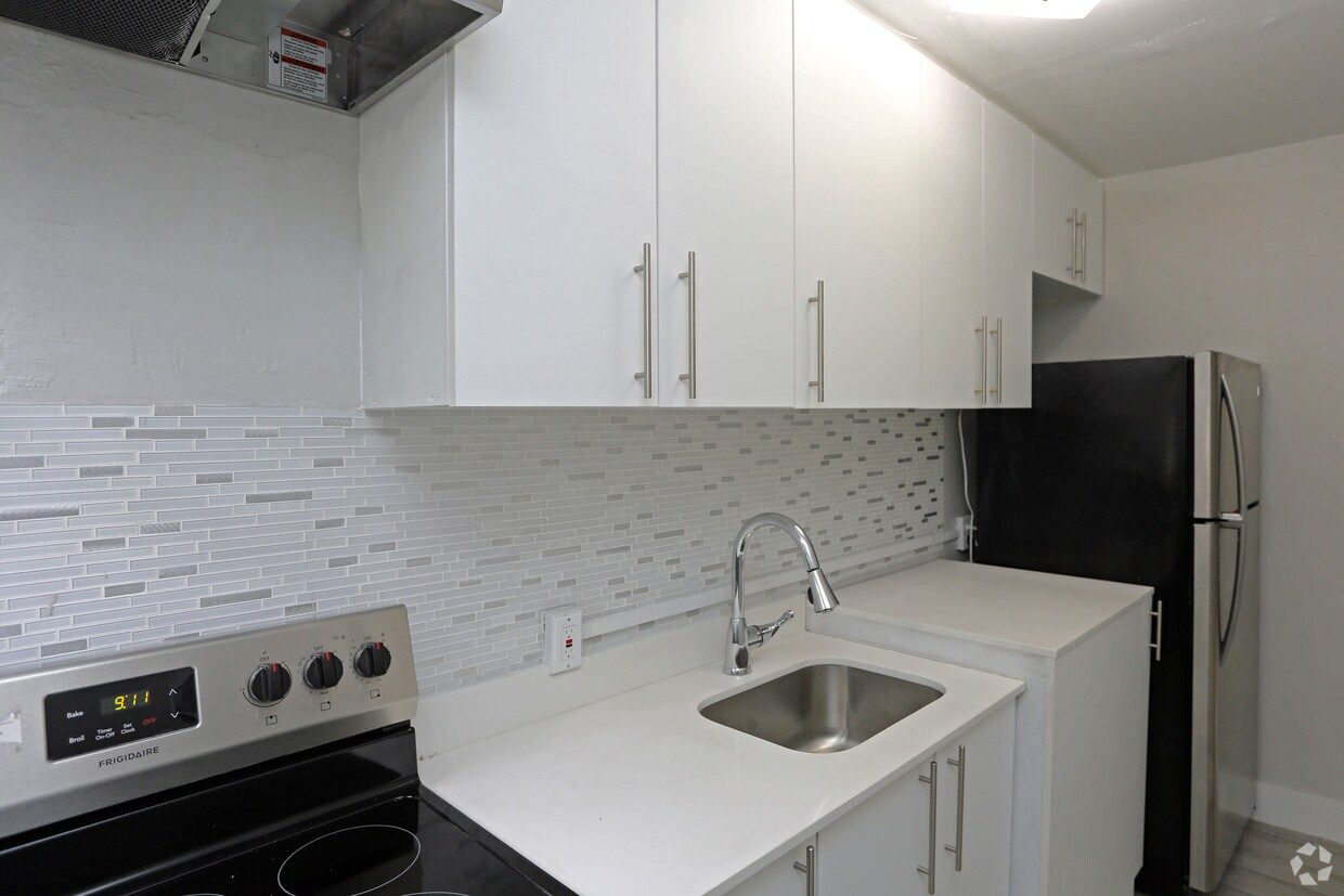 Foto principal - Poinsettia Place Apartments