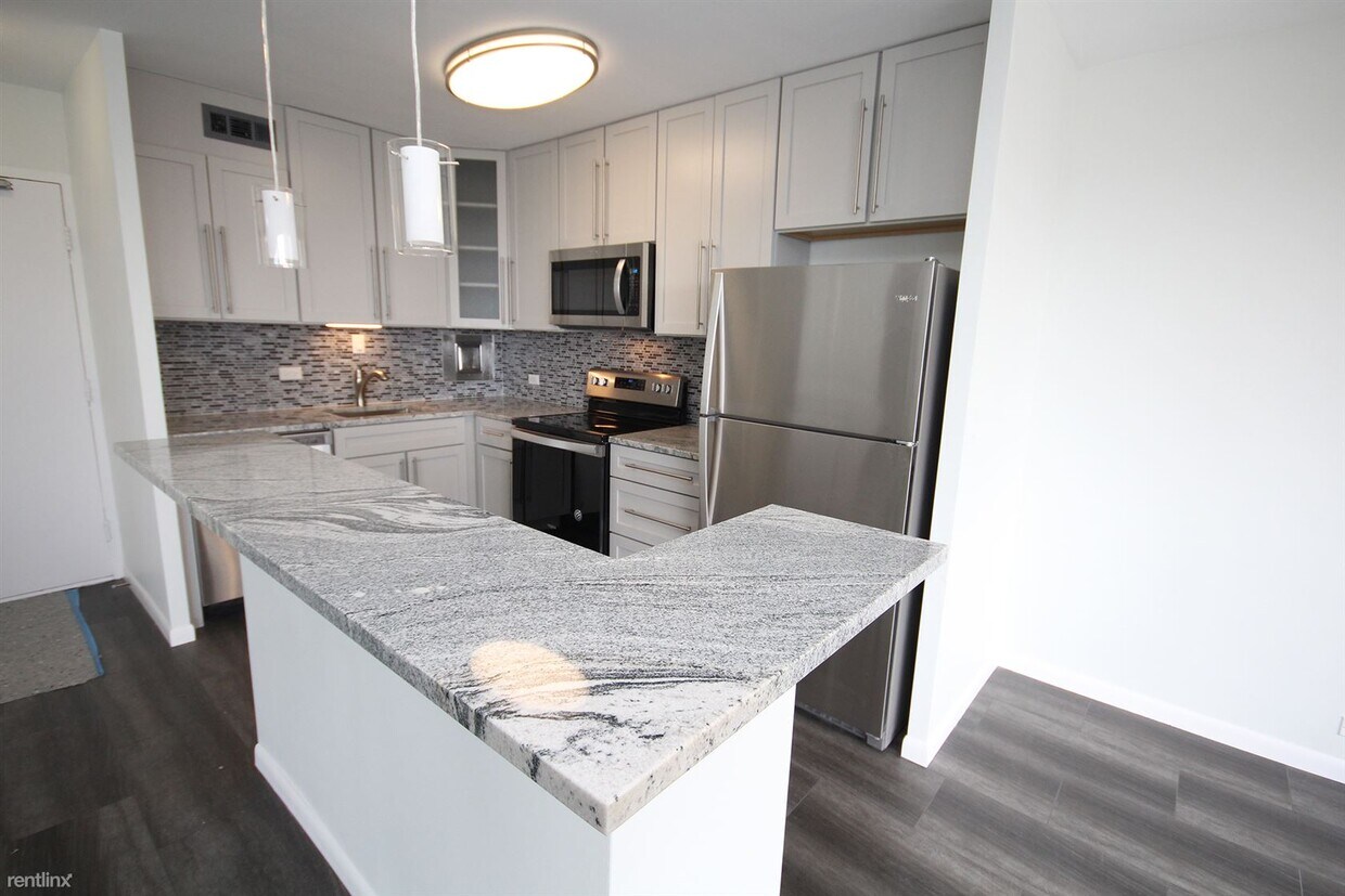 Primary Photo - 1 br, 1 bath Condo - 5757 N Sheridan Rd Ap...