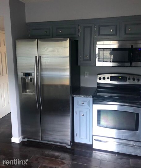 Building Photo - 2 br, 1.5 bath Townhome - 5704 Stone Brook Dr