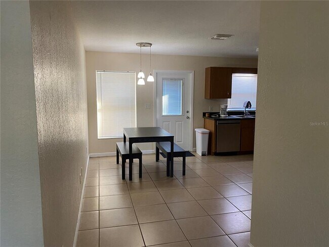 Foto del edificio - 5732 NE 33RD St