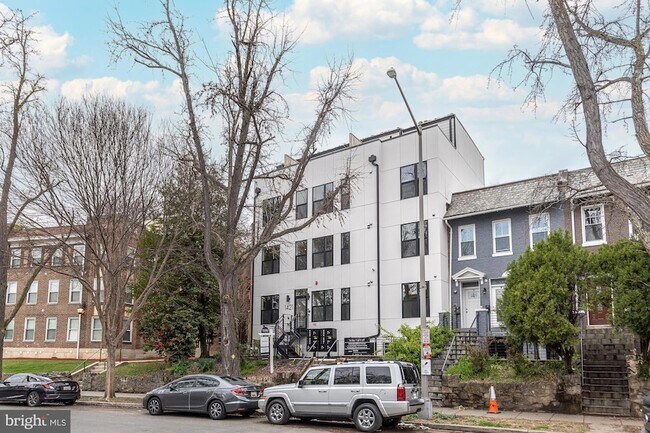Foto del edificio - 1421 Spring Rd NW