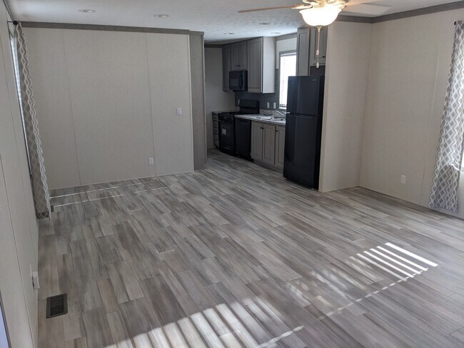 Building Photo - 300 Forrest Ave