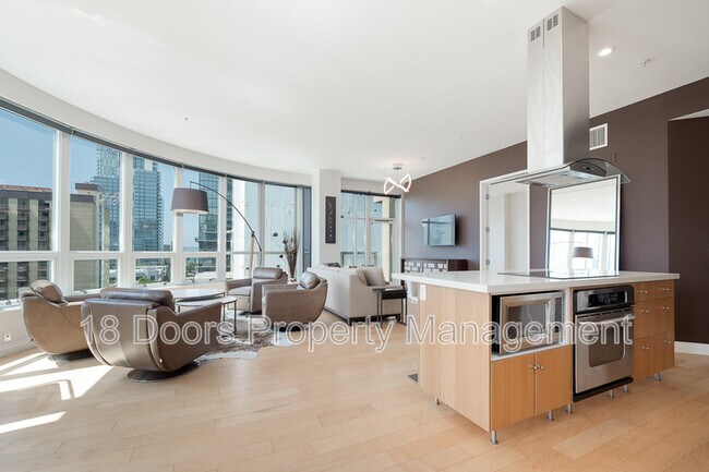 Foto del edificio - 350 W Ash St