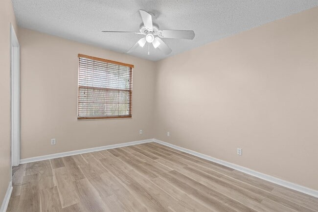 Foto del edificio - 16255 SW 26th St