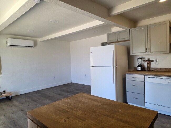 Foto del edificio - 1746 E 23rd St