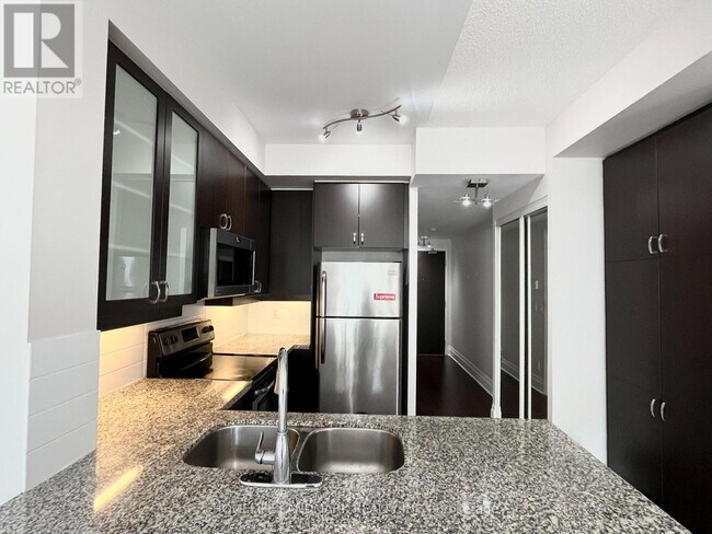 Photo du bâtiment - 111 Upper Duke Crescent
