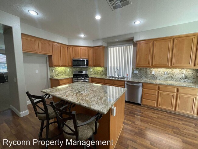 Foto del edificio - 4 br, 2 bath House - 159 Holsteiner Cr
