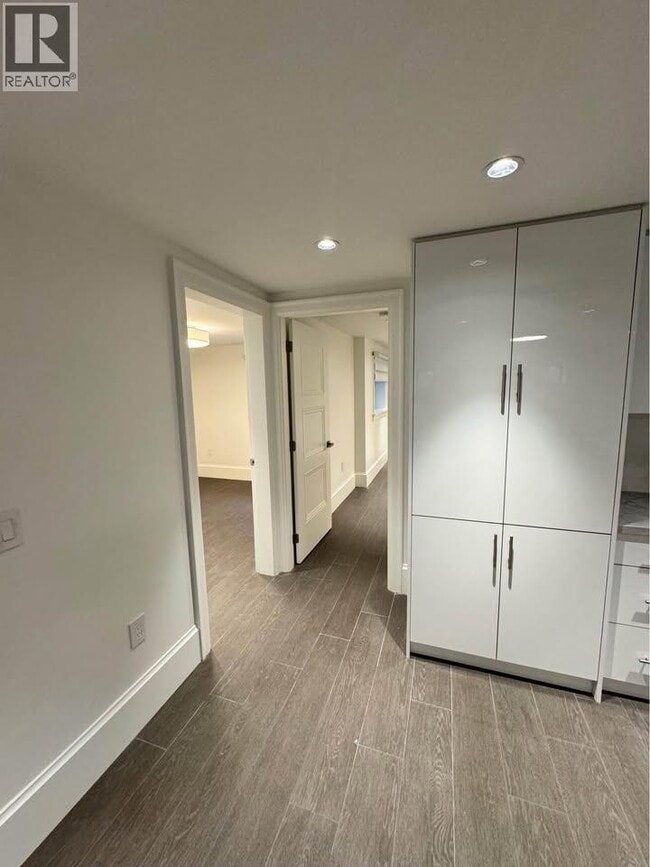 Building Photo - 947 Forest Hills Dr