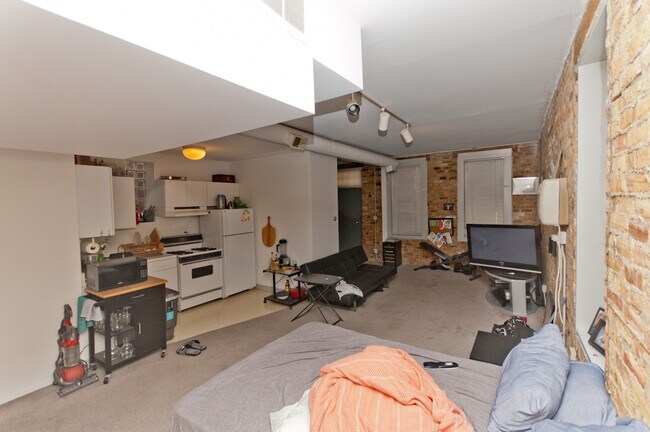 Foto del edificio - 2052 W Webster Ave