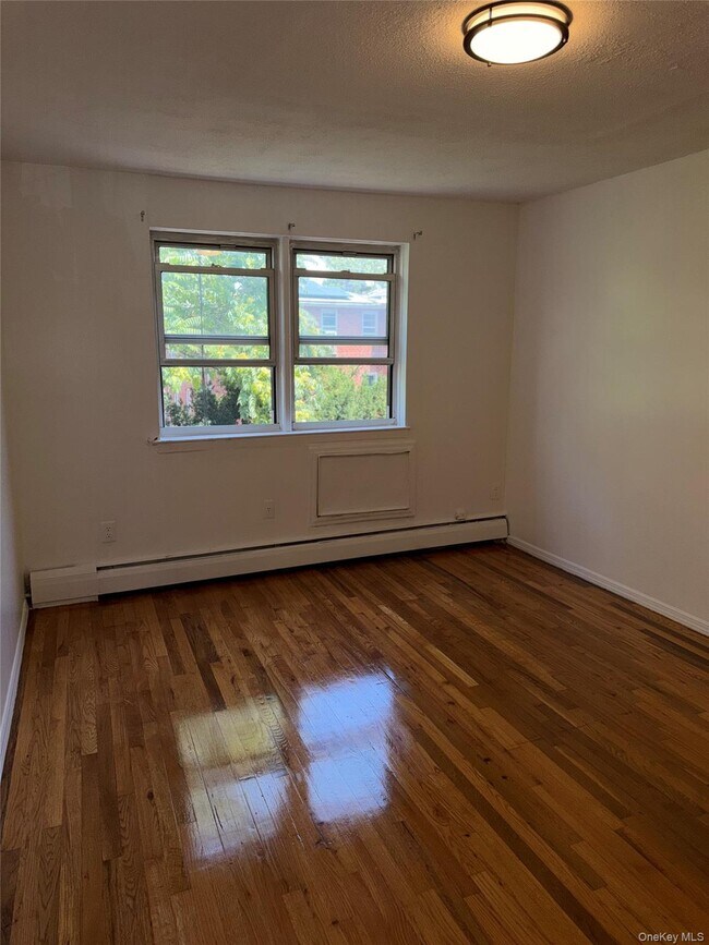 Foto del edificio - 1253 E 72nd St