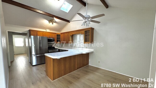 Building Photo - Bright 2 BD | 1 BA Home - A Hidden Gem in Garden Home!