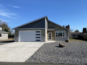 Building Photo - 332 Lolly Ln