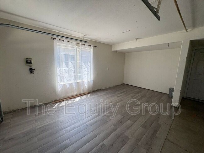 Foto del edificio - 703 W Russell Ave