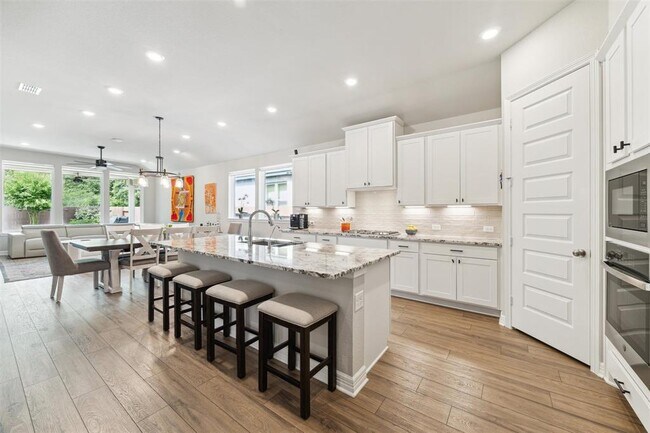 Foto del edificio - 9727 Birchwood Holw Trl
