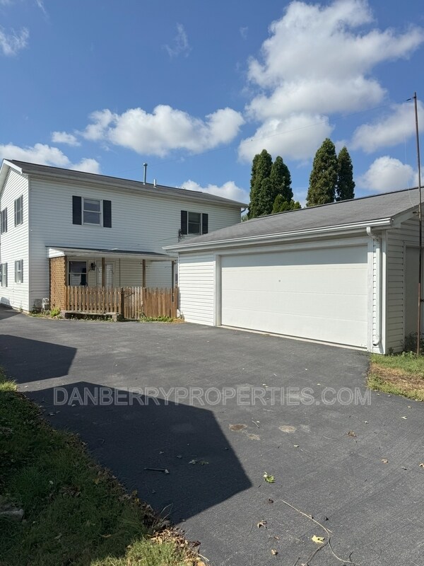 Building Photo - 808 Buckley St