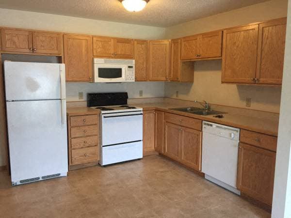 Building Photo - Clearwater Estates