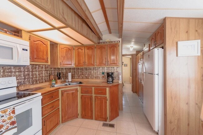 Building Photo - 10851 S Ocean Dr