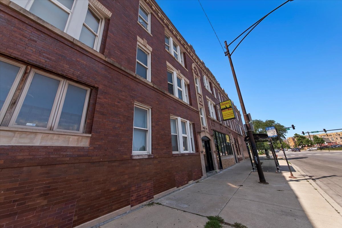 Primary Photo - 1948 N Kimball Ave