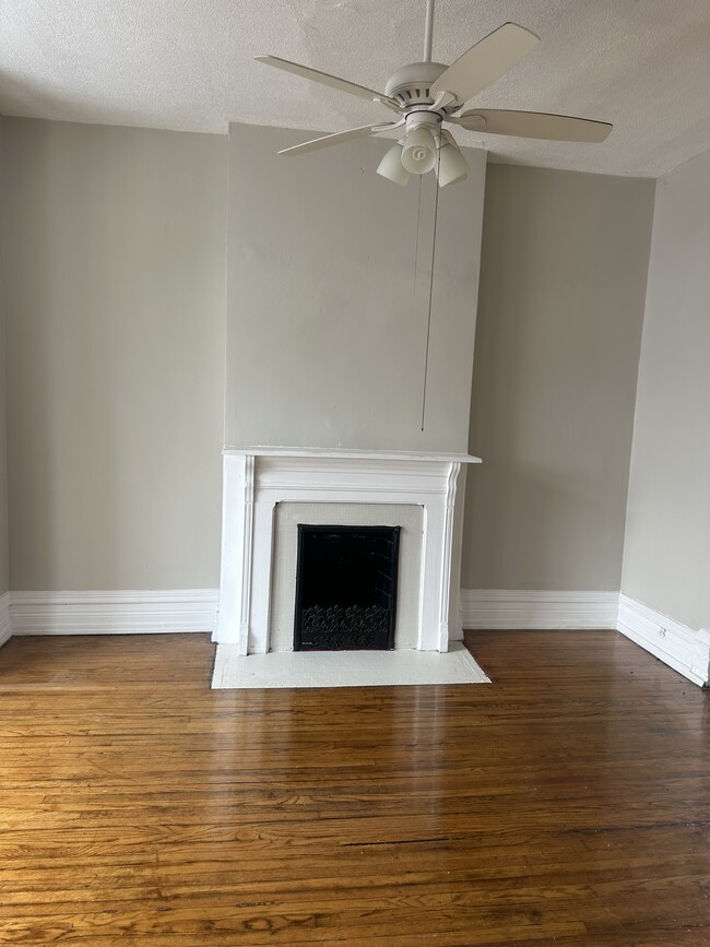 Chimenea / Sala de estar - 2818 W Wilcox St