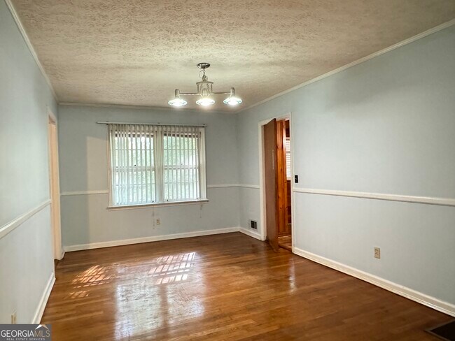 Building Photo - 222 Pineview Dr