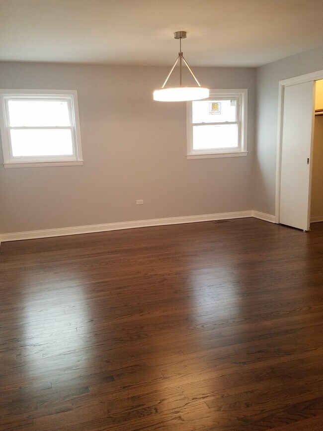Building Photo - 4114 W Cornelia Ave