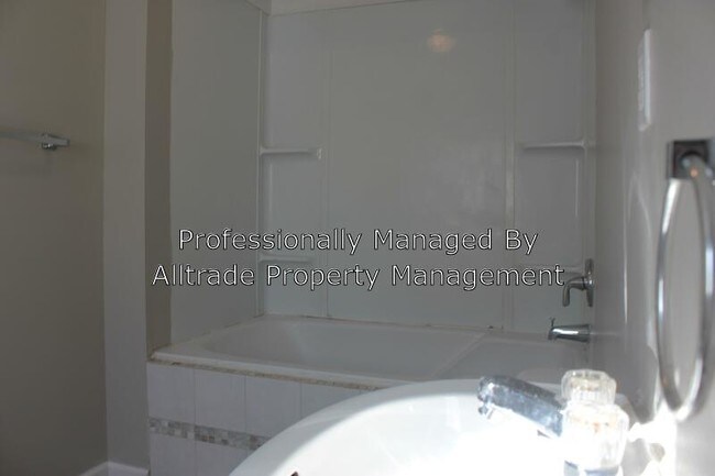 Foto del edificio - 114 S 28th St