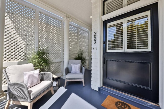 Building Photo - 251 Collingwood St