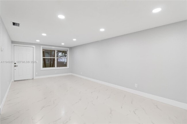 Foto del edificio - 7144 Southgate Blvd