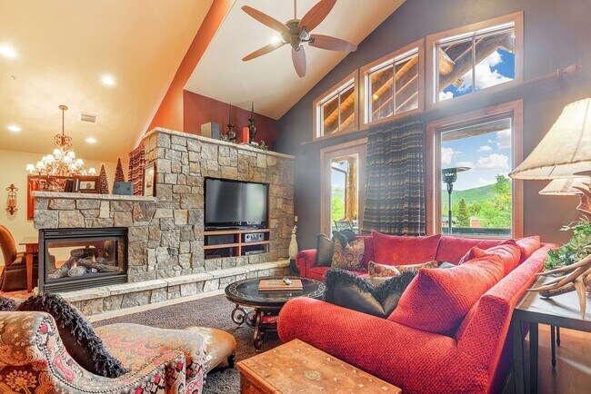 Building Photo - Downtown Frisco! Tons of space, amazing lo...