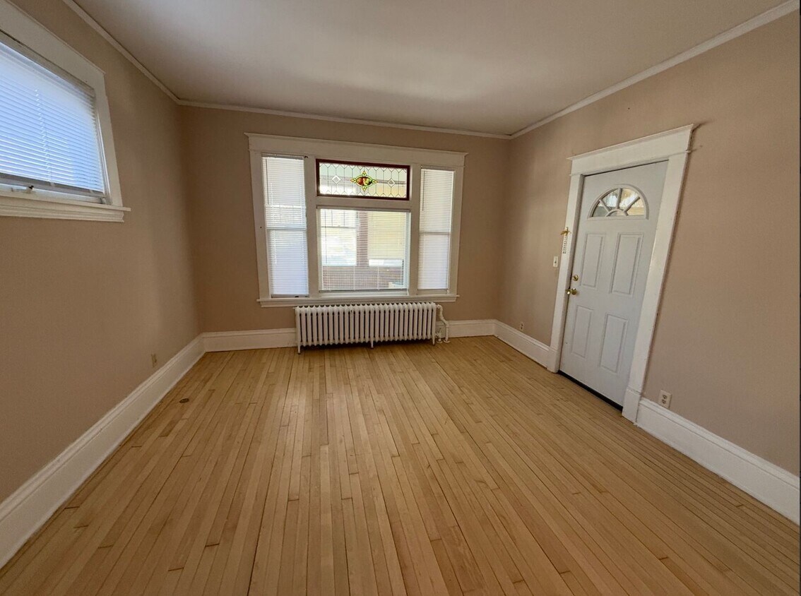 Foto del edificio - 1068 N Woodbridge St