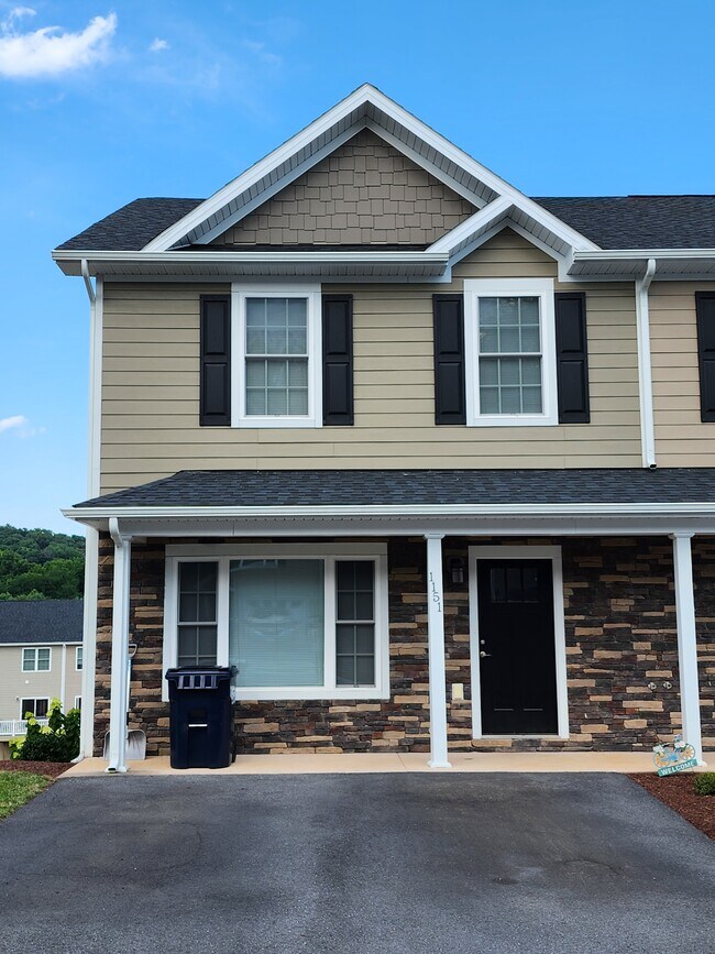 Building Photo - 1151 Bluemoon Dr