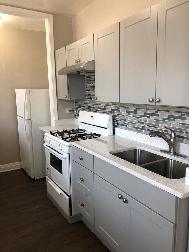 Building Photo - 434 S Maple Ave