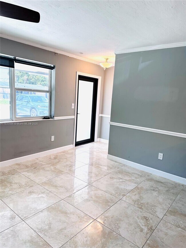 Foto del edificio - 8761 NW 12th St