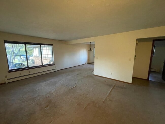 Building Photo - 6556 Bella Vista Dr NE