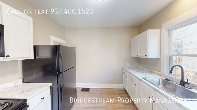 Building Photo - Beautiful 2-3 bedroom 1 bath home with lar...