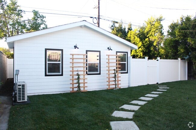 Building Photo - 2147 S Orange Dr