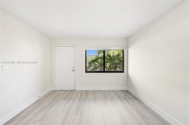 Foto del edificio - 1330 W 29th St