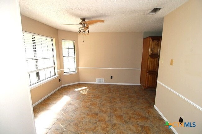 Building Photo - 104 Zarley Dr