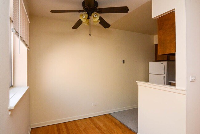 Building Photo - 443 W Aldine Ave