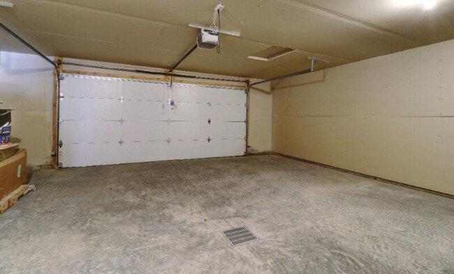Attached heated garage - 3338 6th Way E