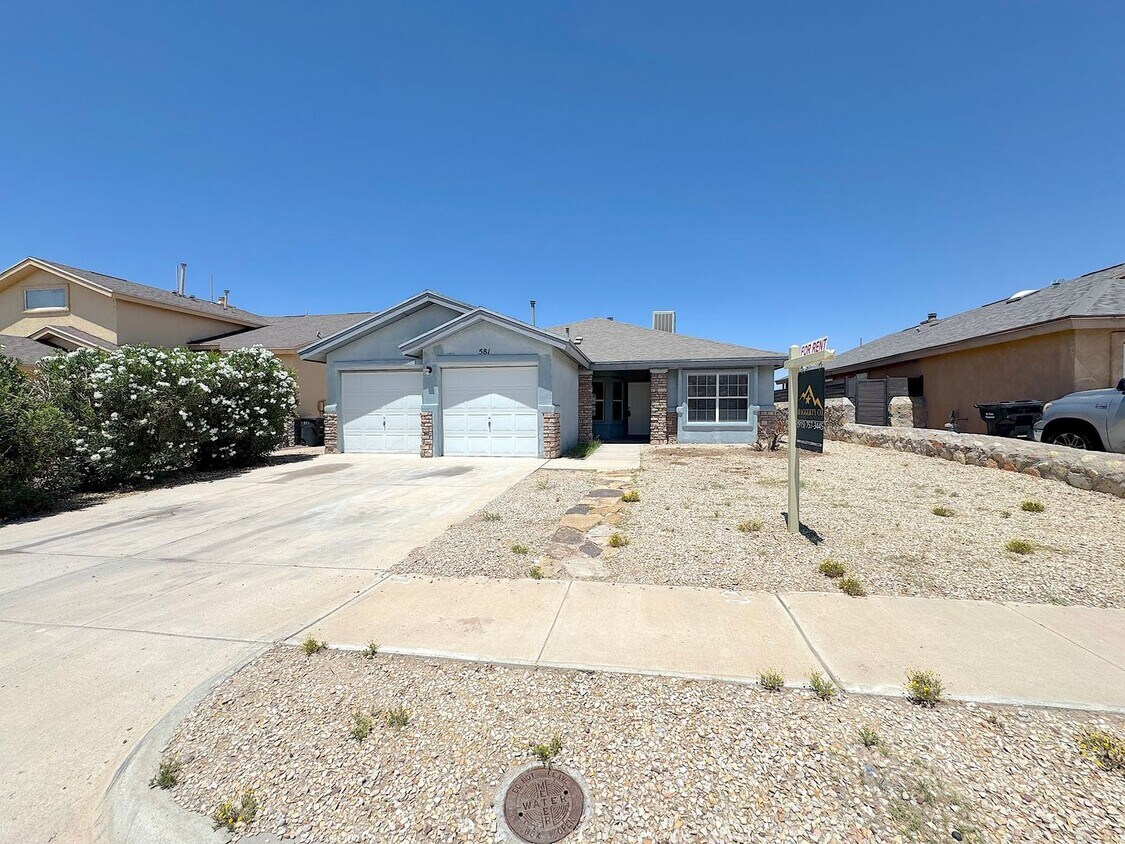Foto principal - East El Paso 4bed/2bath