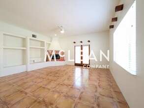 Building Photo - 53905 Avenida Mendoza