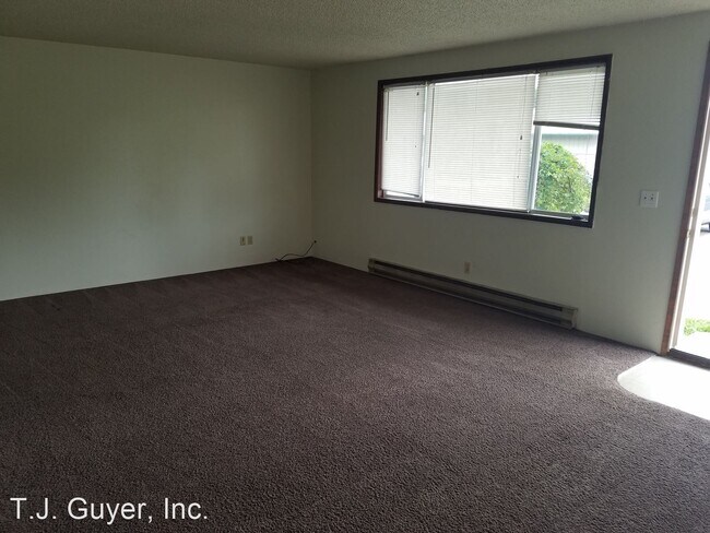 Building Photo - 436 2nd St W