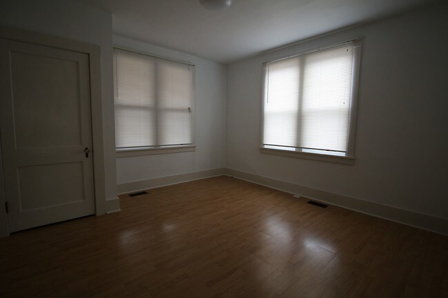 Foto del edificio - 804 Roberts St