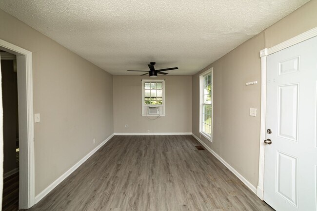 Building Photo - Charming 4BR/2BA Home in South Nashville –...