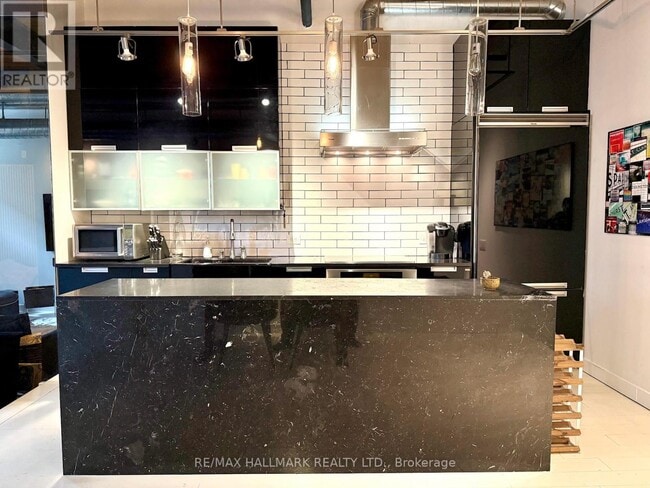 Building Photo - 43 Hanna Ave