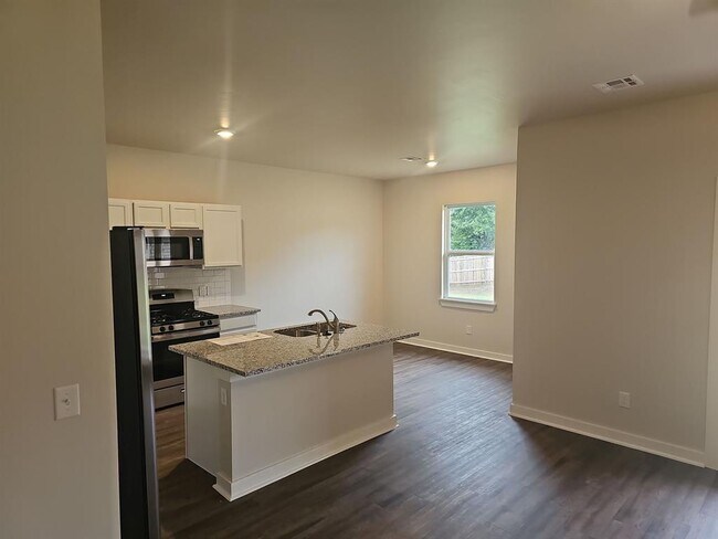 Building Photo - 812 Stella Trl
